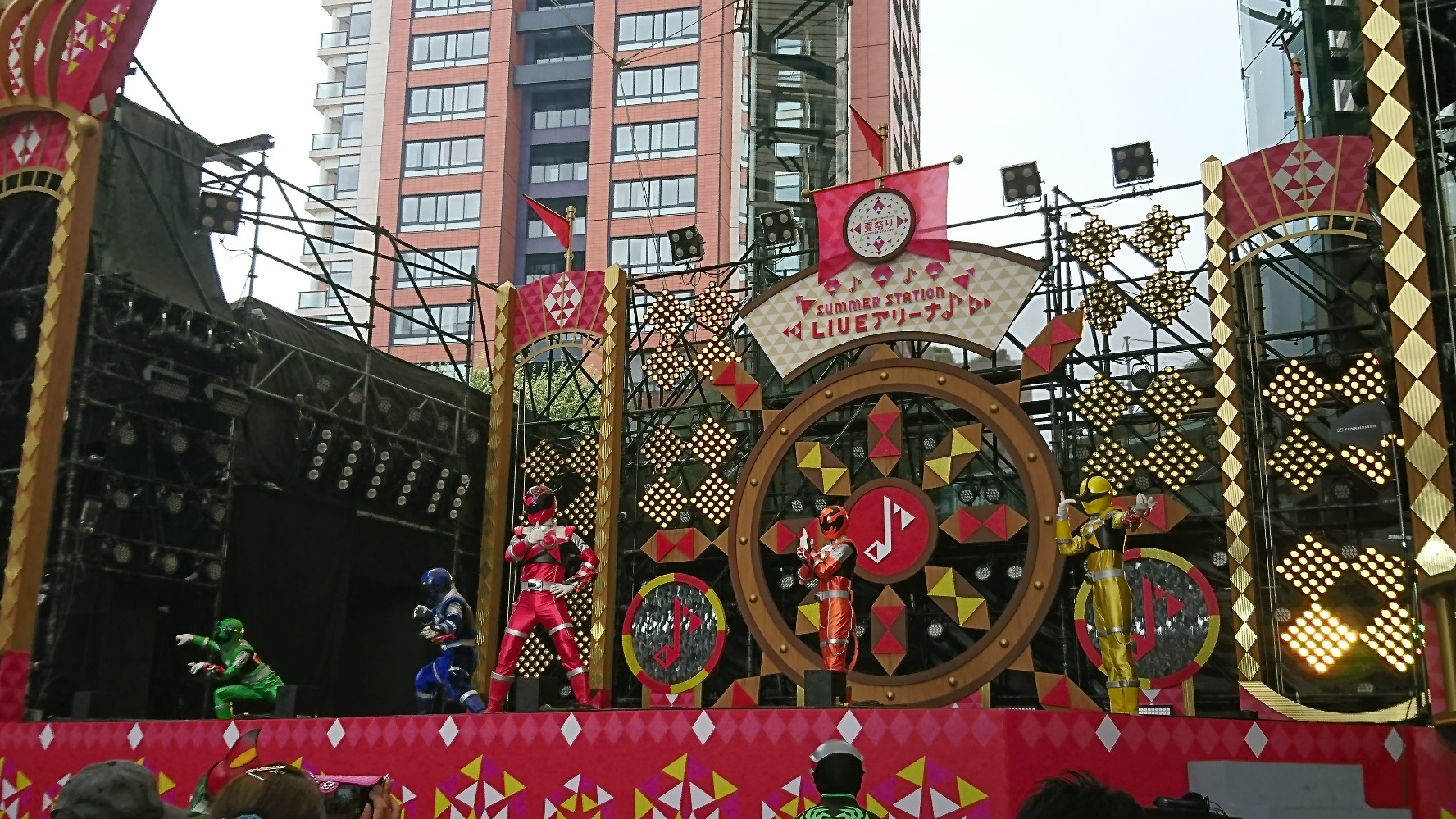 テレ朝祭りのヒーローショーに行ってきた 何時に到着するといいの ゆみ家のお出かけと早生まれ子育てブログ